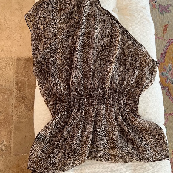 One shoulder top - Picture 2 of 3